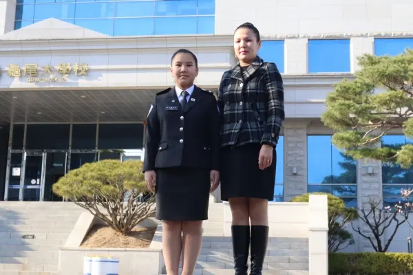 카자흐스탄에서 온 외국인 유학생 모녀. 어머니 황아셀씨와 딸 황아델리나 양. [사진제공=구미대]