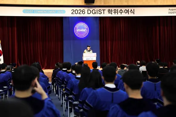 DGIST 이건우 총장이 졸업생에게 축사를 전하고 있다. [사진제공=DGIST]